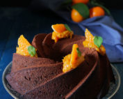 Torta-ai-mandarini-e-cacao-fetta-davanti